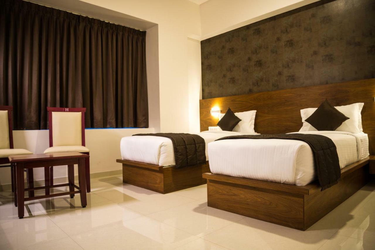 Heritage Inn Мисор Екстериор снимка